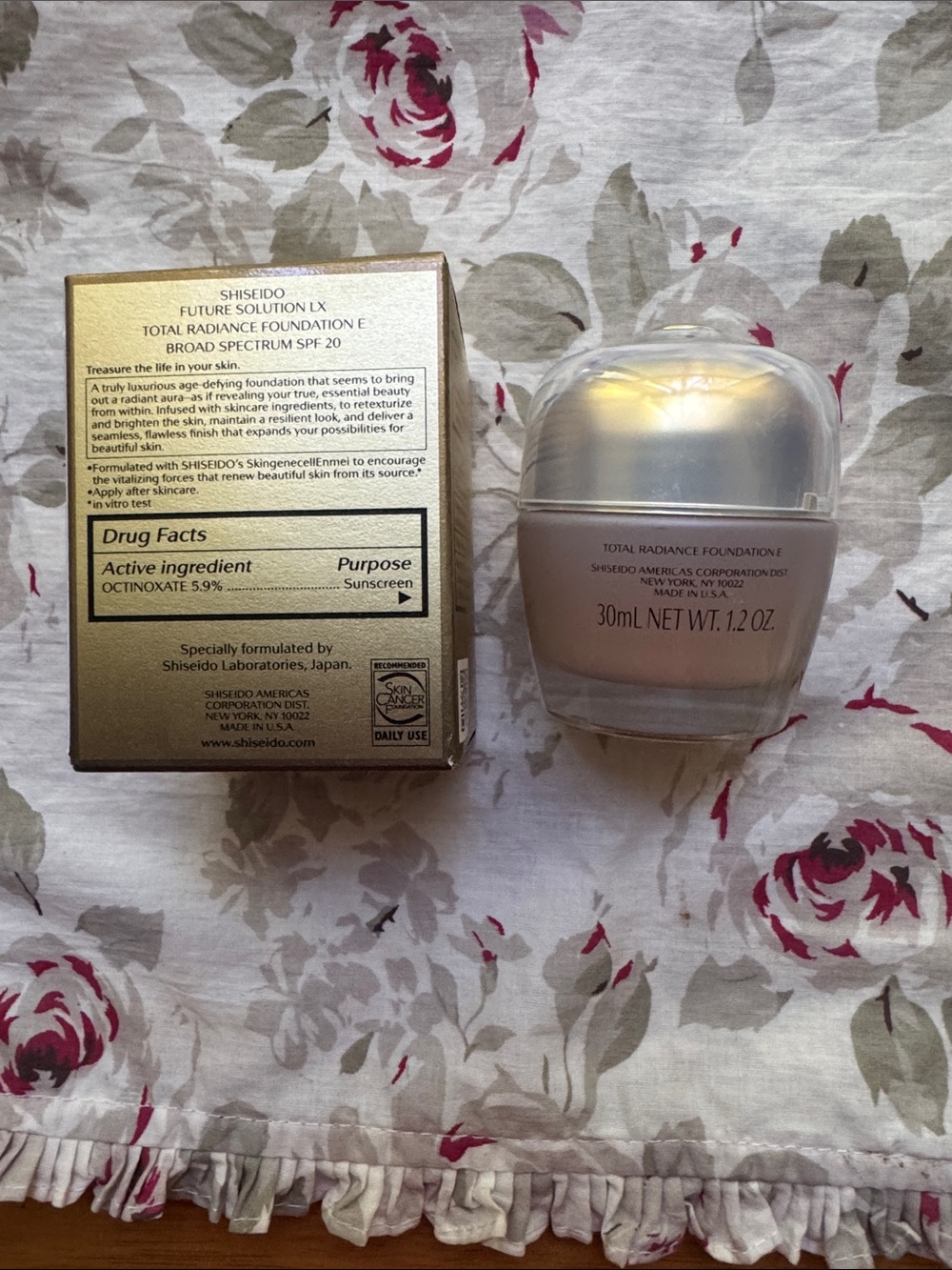 Shiseido Future Solution LX Total Radiance Foundation - Neural 4 - Picture 2 of 5